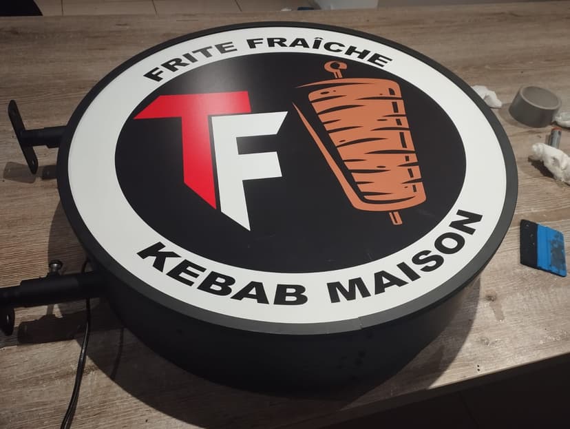 Photo de la réalisation : Enseigne Lumineuse 'Frite Fraîche Kebab Maison