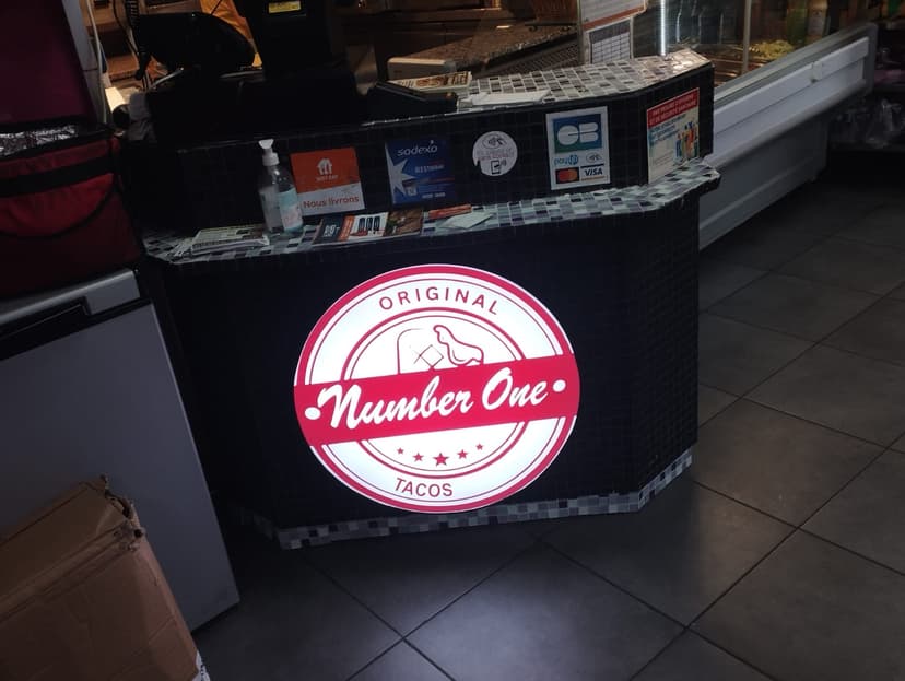 Photo de la réalisation : Enseigne de Comptoir 'Number One Tacos'
