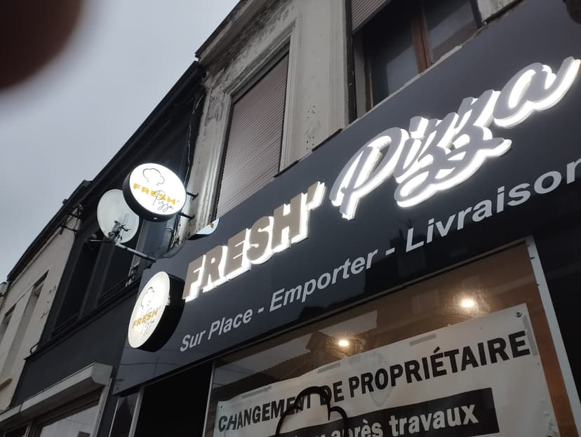 Photo de la réalisation : Enseigne Lumineuse 'Fresh Pizza'