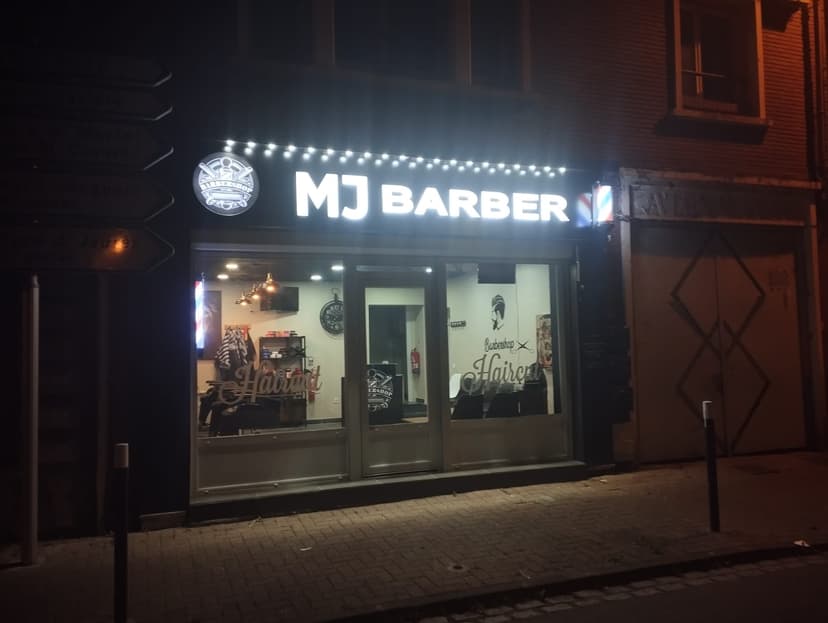 Photo de la réalisation : Enseigne Lumineuse 'MJ Barber'