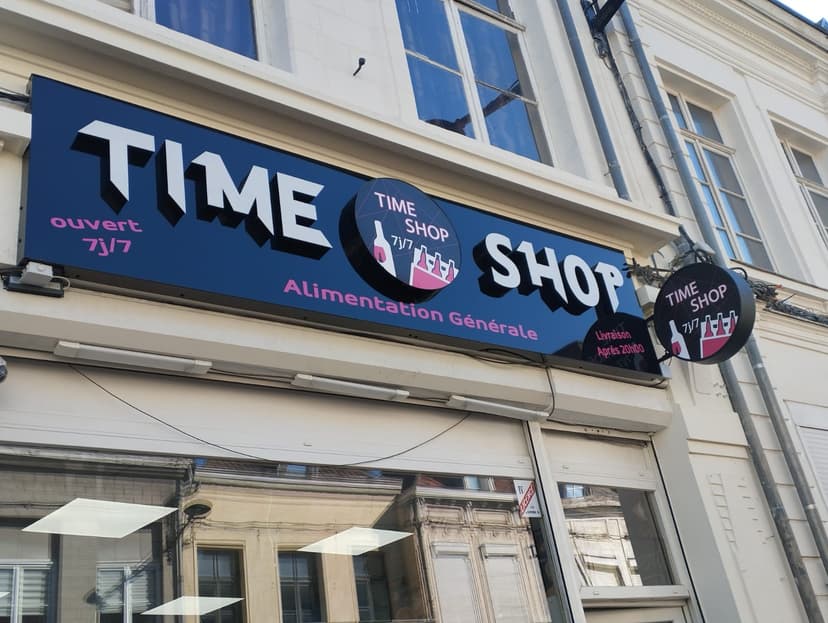 Photo de la réalisation : Enseigne 'Time Shop'
